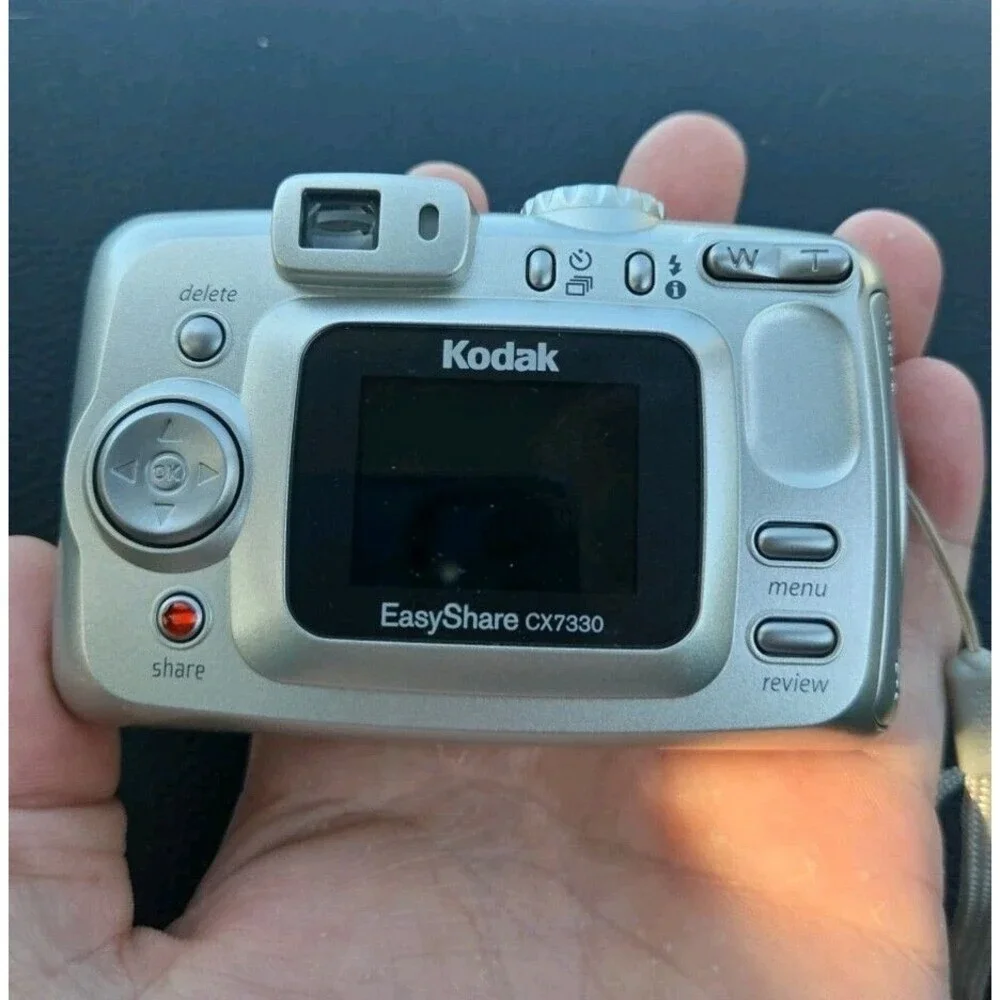 Kodak EasyShare CX7330 3.1MP CCD Digital Camera Silver Tested Working w/ Box
